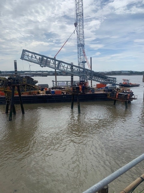 Ship to shore conveyor